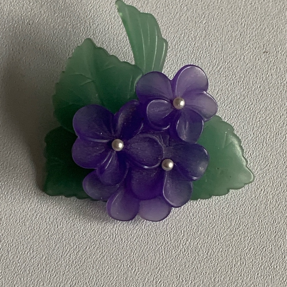 Avon Vintage African Violet Brooch